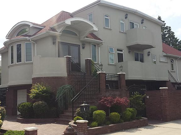 2nd image of 2702 Whitman Dr