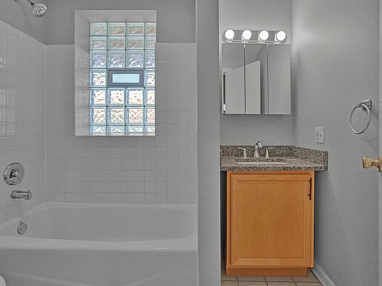 6211 S Woodlawn Ave #D — Photo 8