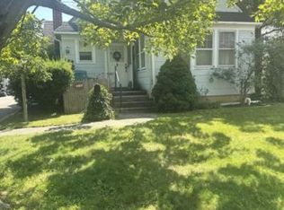 39 Redmond Ave, Bay Shore, NY 11706