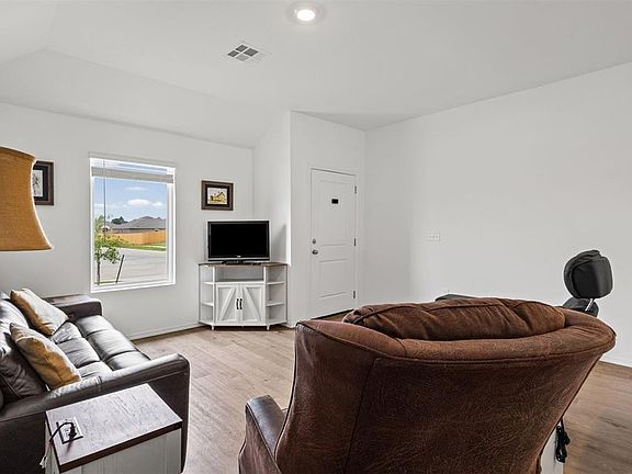 3rd image of 3880 Ada Ave