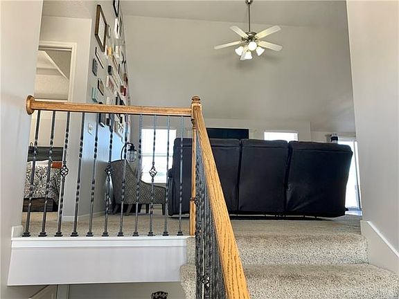 4th image of 1010 NW Hickory Ct