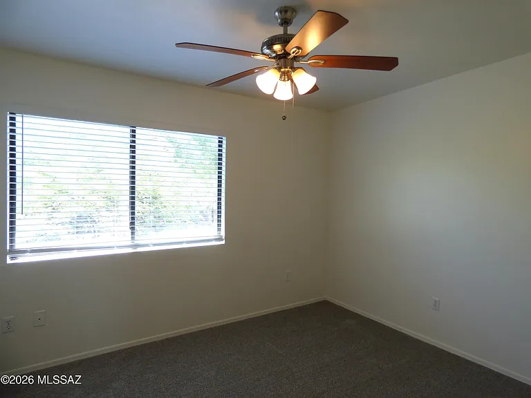 1077 N Riverside Dr #1 — Photo 15