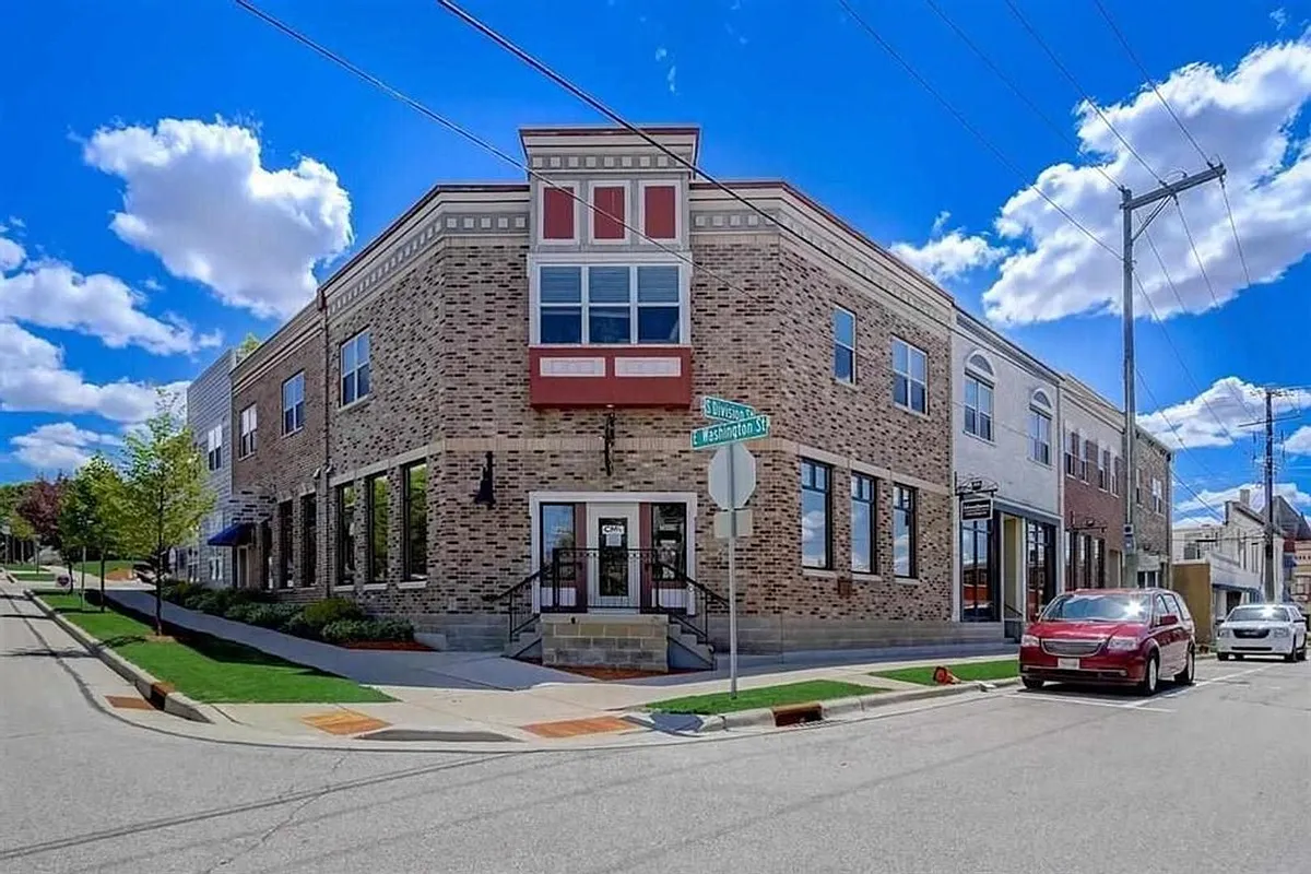 Building Photo - 117 E Washington St