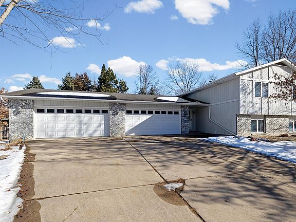 3rd image of 15165 Ellen Cir SE