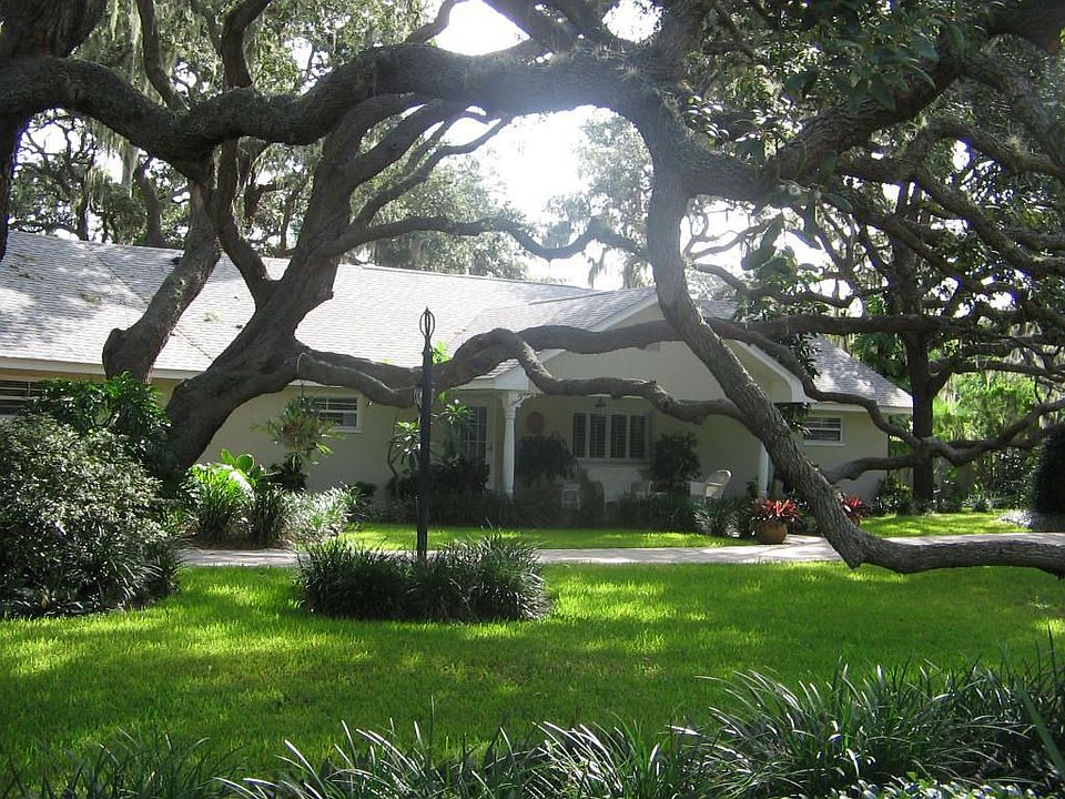 1st image of 215 Palmetto Ln
