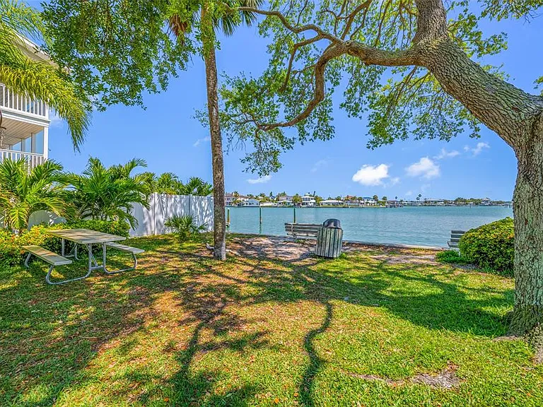 2200 Bay Blvd #A — Photo 59