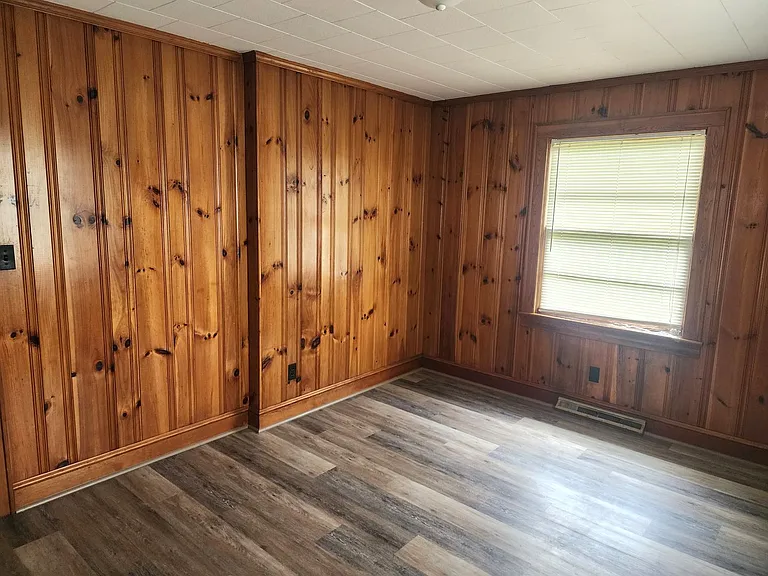 571 Lovers Ln — Photo 8