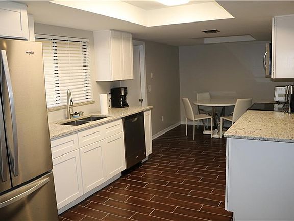 5th image of 8015 Bay Lakes Ct