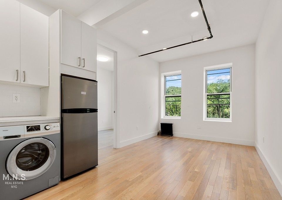 1st image of 975 Washington Ave #4B1