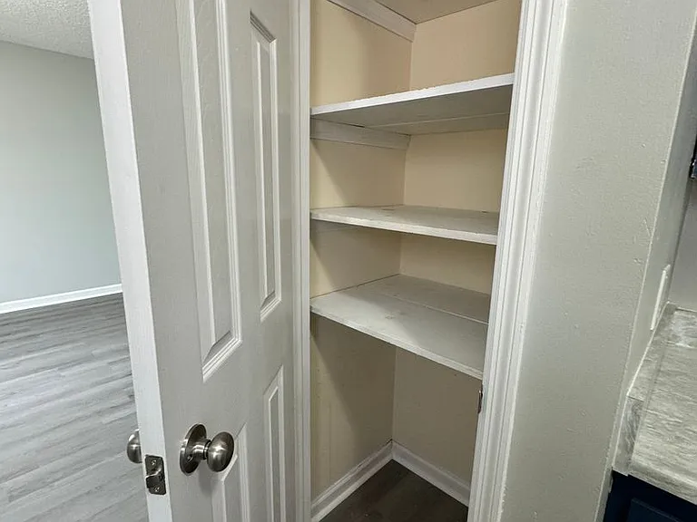 Creekview Apartments - Kingsport, TN — Photo 6