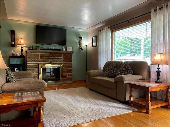 2nd image of 797 Edenridge Dr