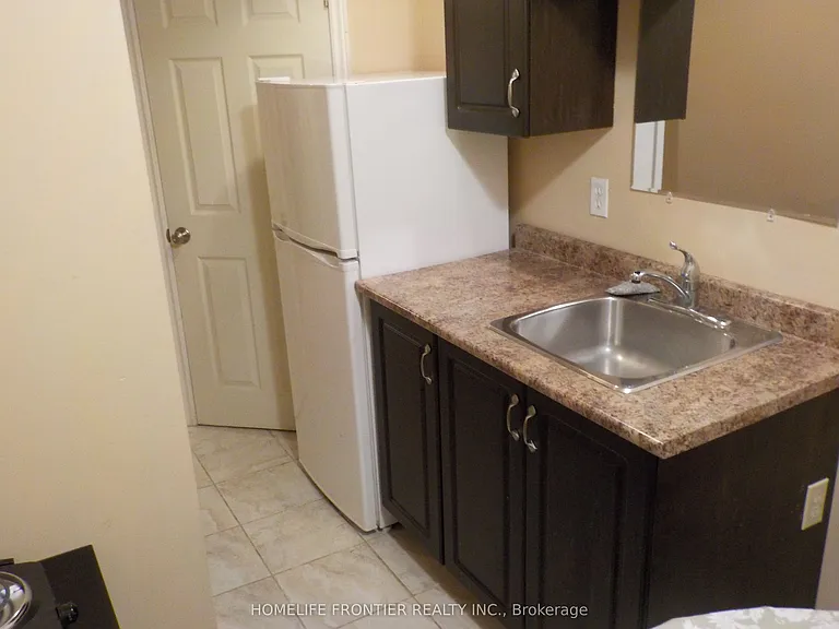 248 Shuter St — Photo 8