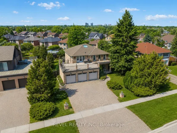 88 Lake Driveway W, Ajax, ON L1S 4T2