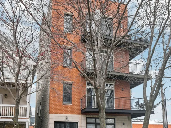 1216 W Augusta Blvd APT 1, Chicago, IL 60642