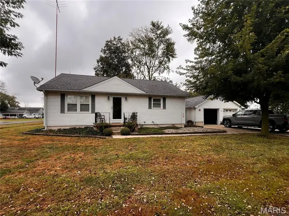 12816 Clara St, Ferrin, IL 62231