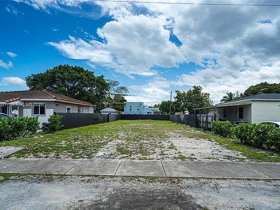 4th image of 3056 SW 13th St