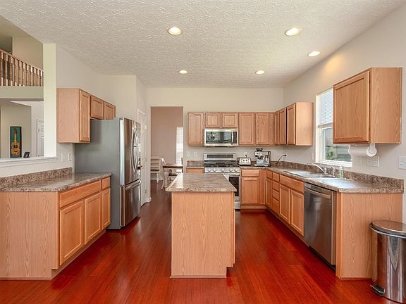 4th image of 3604 Legend Oaks Dr