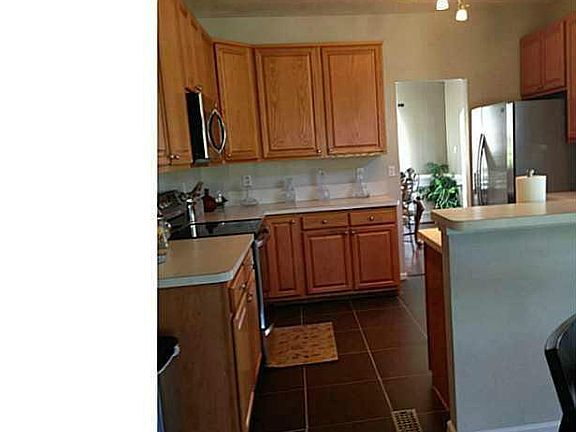 3rd image of 201 Privet Ct