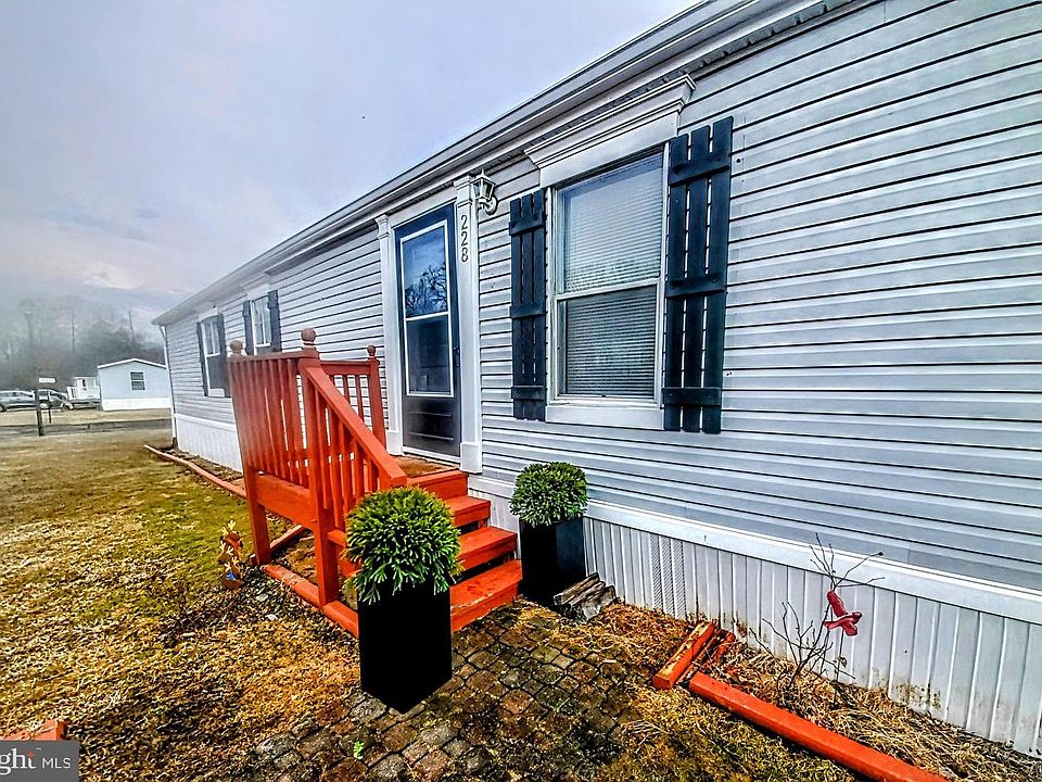 1st image of 228 Poclain Rd