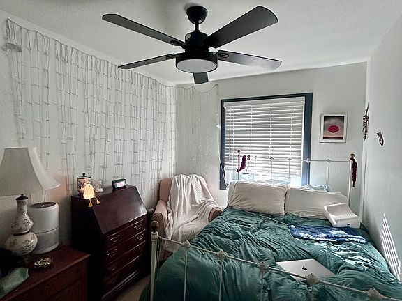 4th image of 3928 Clairemont Dr