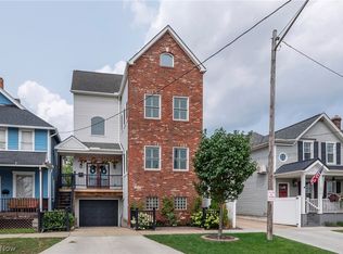 2016 W 10th St, Cleveland, OH 44113