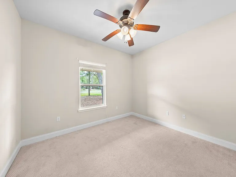 302 Palm Blvd N — Photo 26