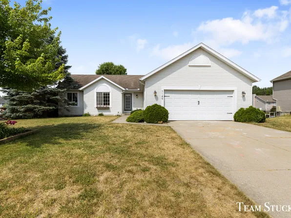 7149 Sovereign Dr NE, Comstock Park, MI 49321