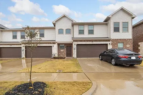 3 bed, 1994 sqft, $2,700 — Photo 1
