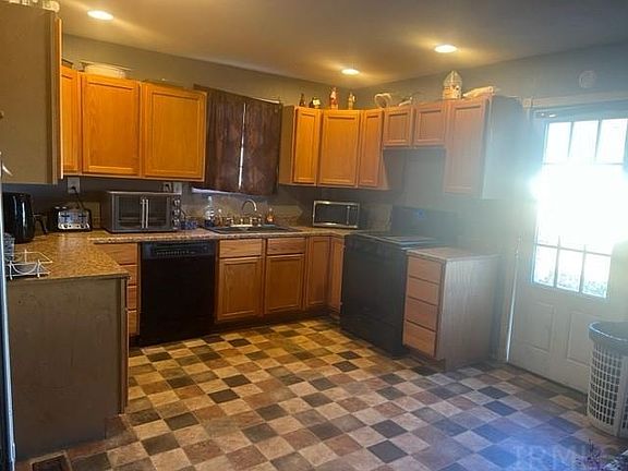 4th image of 125 E North B St