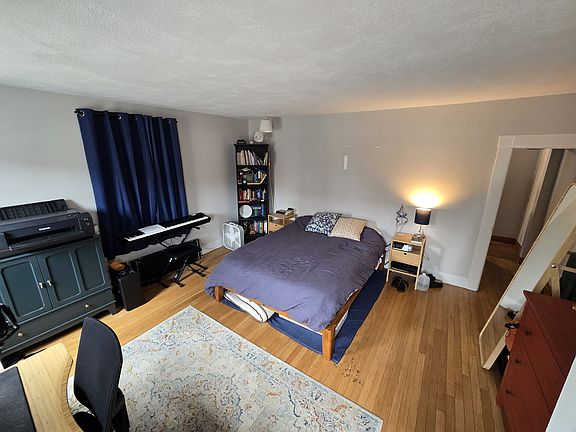 4th image of 101 Summer St #1