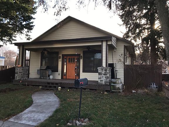 2nd image of 208 E Clay St