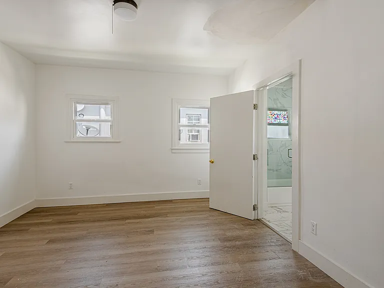 1040 N Crescent Heights Blvd — Photo 23