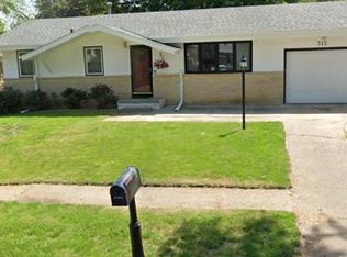 313 S Polk St, Papillion, NE 68046