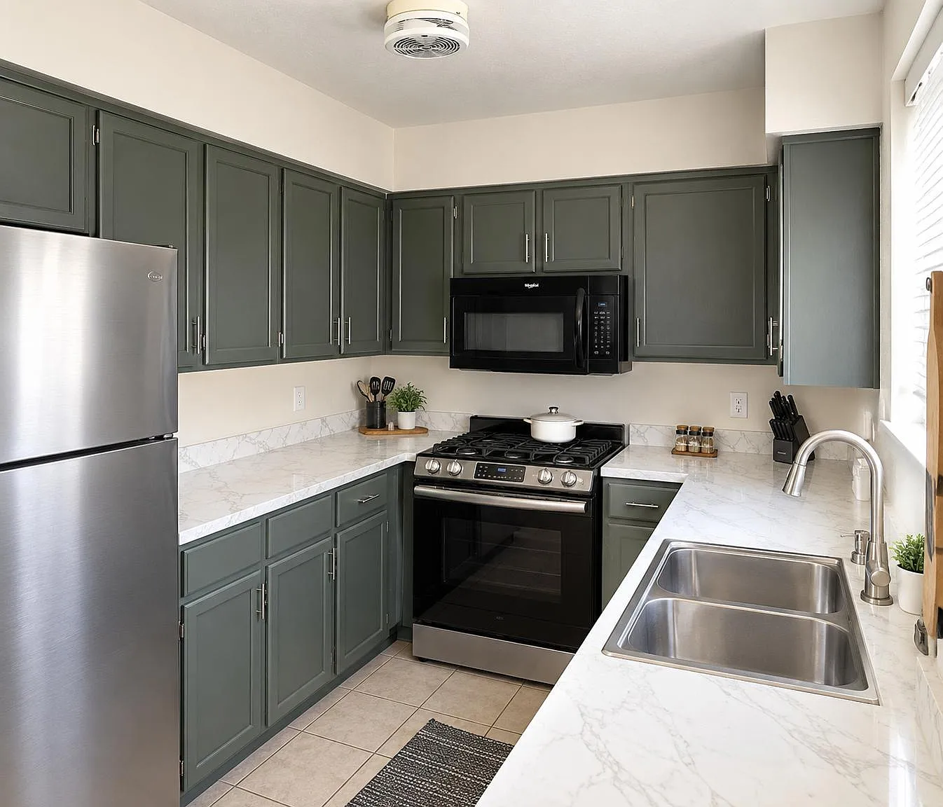 4 bed, 2.0 bath, 1200 sqft, $1,048 — Photo 3