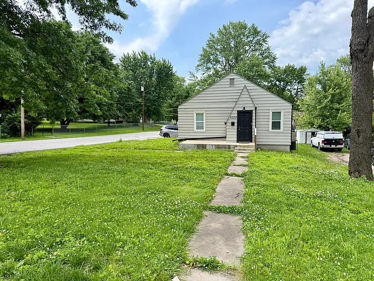 815 E Albert Ave — Photo 26