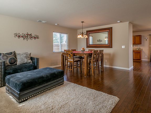 3rd image of 815 S Burl Ave