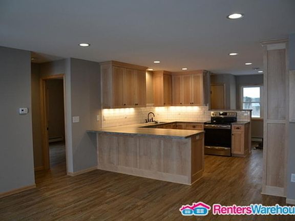 2nd image of 32 E Lake St APT 2