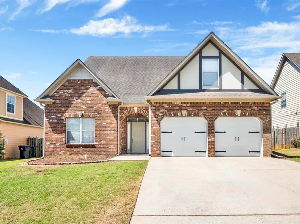 1043 Kerry Dr, Calera, AL 35040