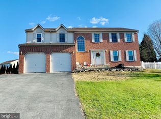 2 Pacific Ave, Reading, PA 19608