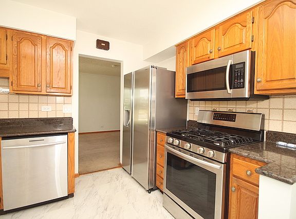2nd image of 4562 Rose St