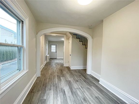 4th image of 30 Orchard St