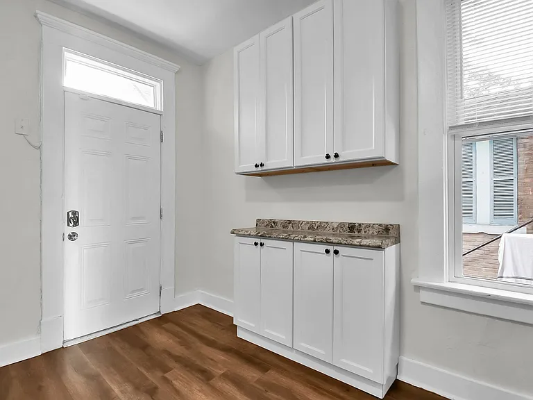 1506 Summit St — Photo 6