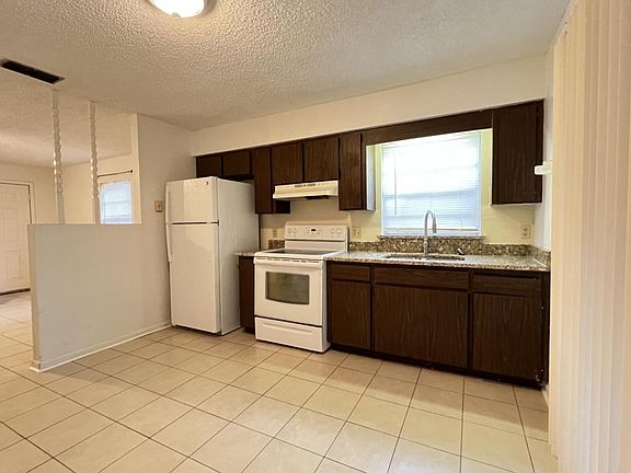 5th image of 329 W Alamo Dr