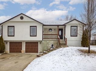 544 White Oak Ln, Liberty, MO 64068