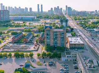 25 Agnes St #202, Mississauga, ON L5B 3X7