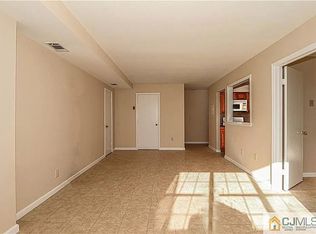178 College Dr, Edison, NJ 08817