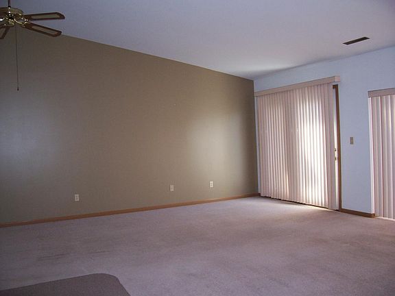 3rd image of 445 Briarcliff Ln