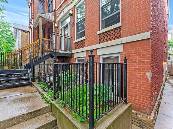 2nd image of 1447 N Wood St #G