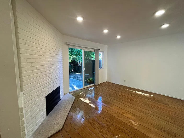 1594 Morgan Ln #A — Photo 6