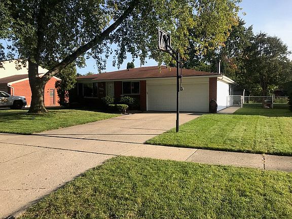 3rd image of 41743 Montroy Dr